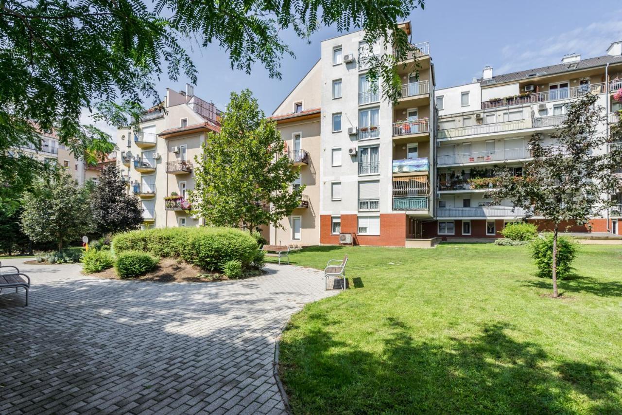 Bpr Galactic Empire Home With Balcony Budapesta Exterior foto