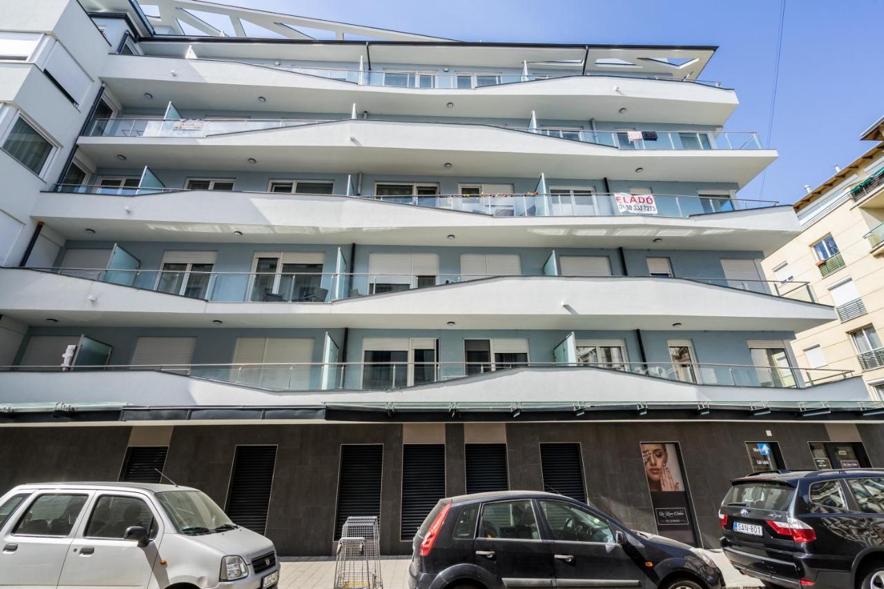 Bpr Galactic Empire Home With Balcony Budapesta Exterior foto
